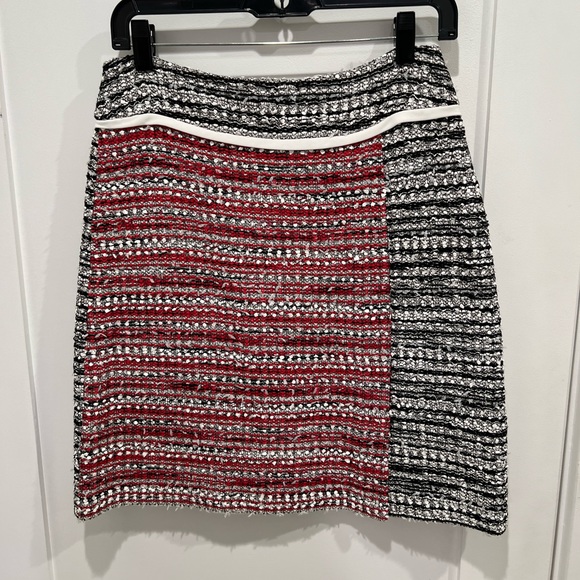 St. John skirt! So cute for work or event :) very comfortable *NWT* - Picture 1 of 4